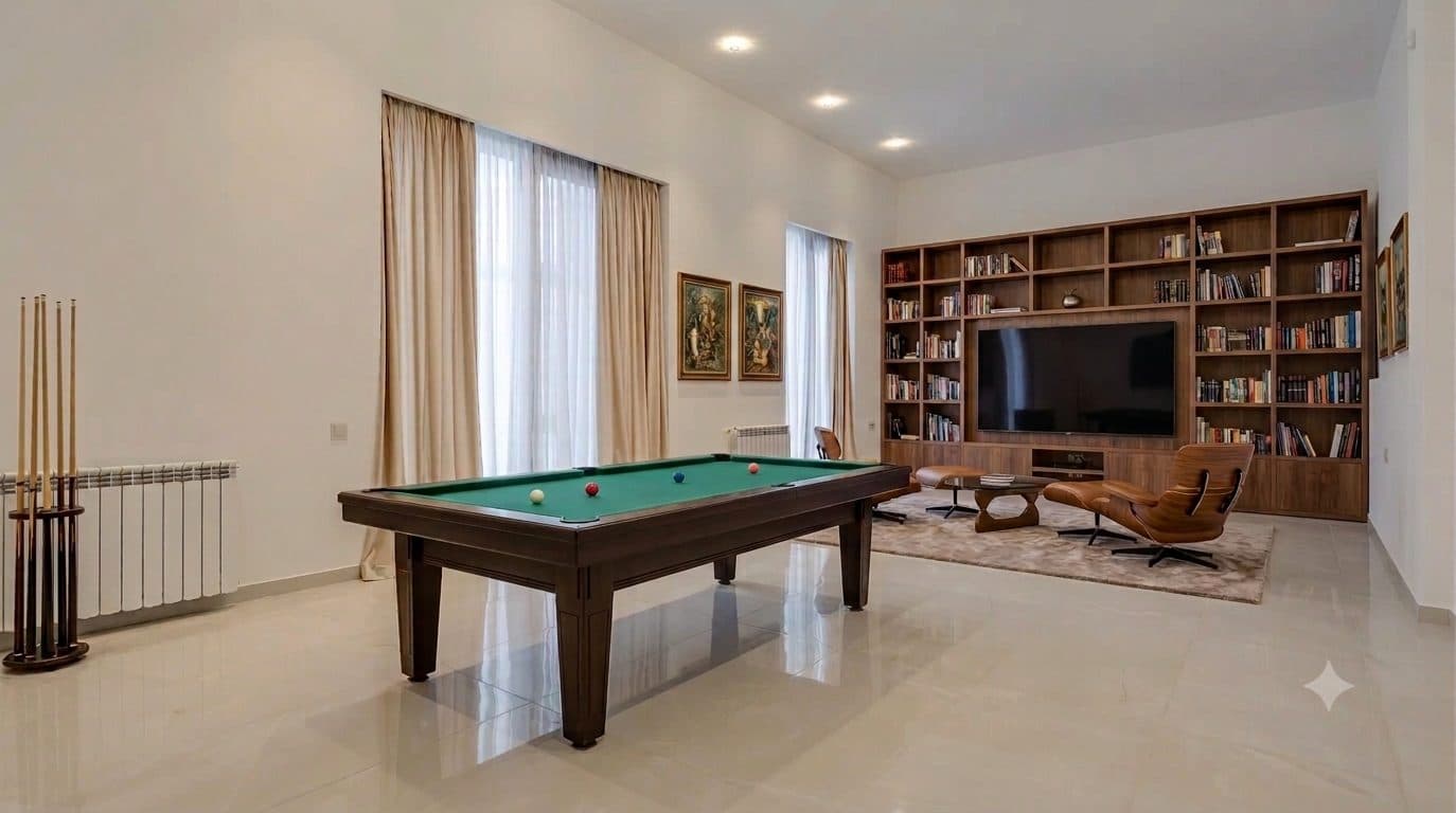 The multifunctional room, presently billiards and library.